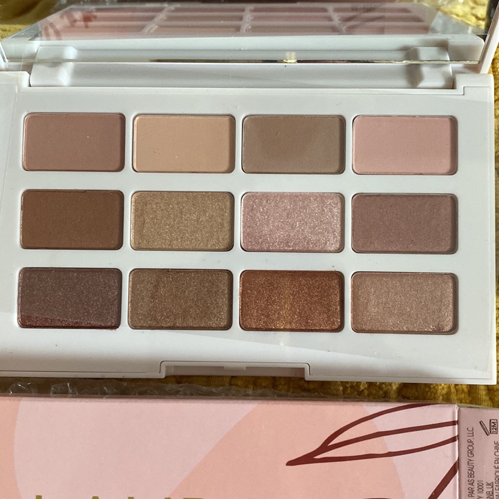 NWT Laura Geller Eyeshadow and Blush Bundle - Picture 2 of 4